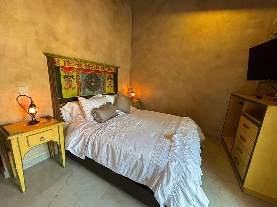 Basic Suite | In-room safe, iron/ironing board (on request), WiFi (free)