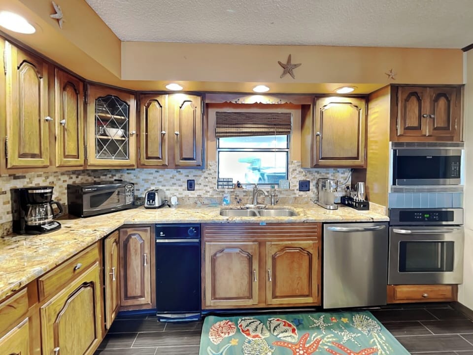 Fully Equipped Kitchen with Stainless Steel Appliances