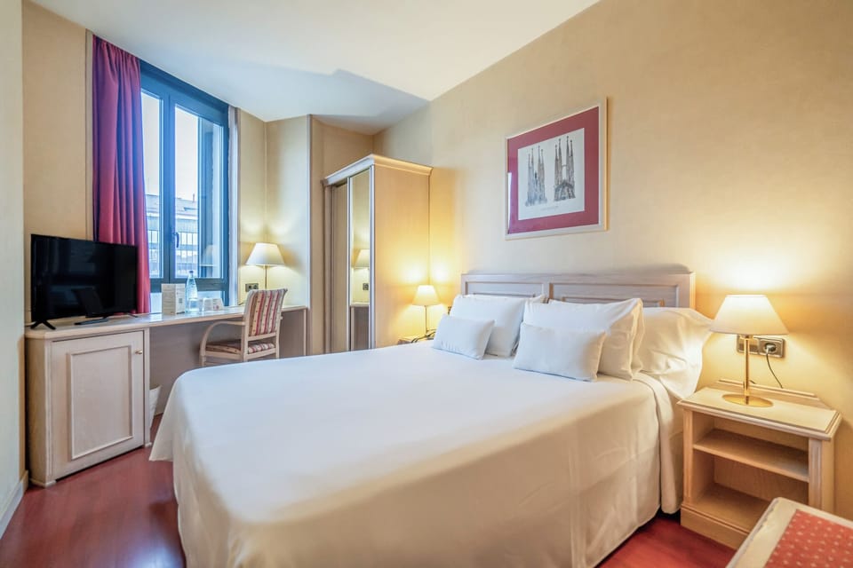 Economy Double Room | Minibar, desk, soundproofing, iron/ironing board