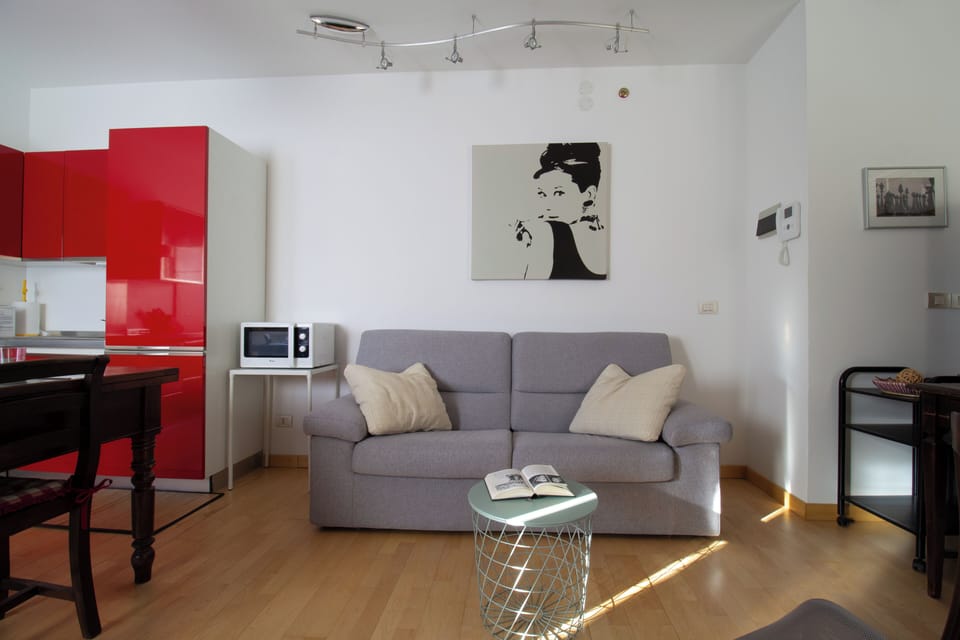 Apartment (1 Bedroom) | Living area | 32-inch TV with cable channels