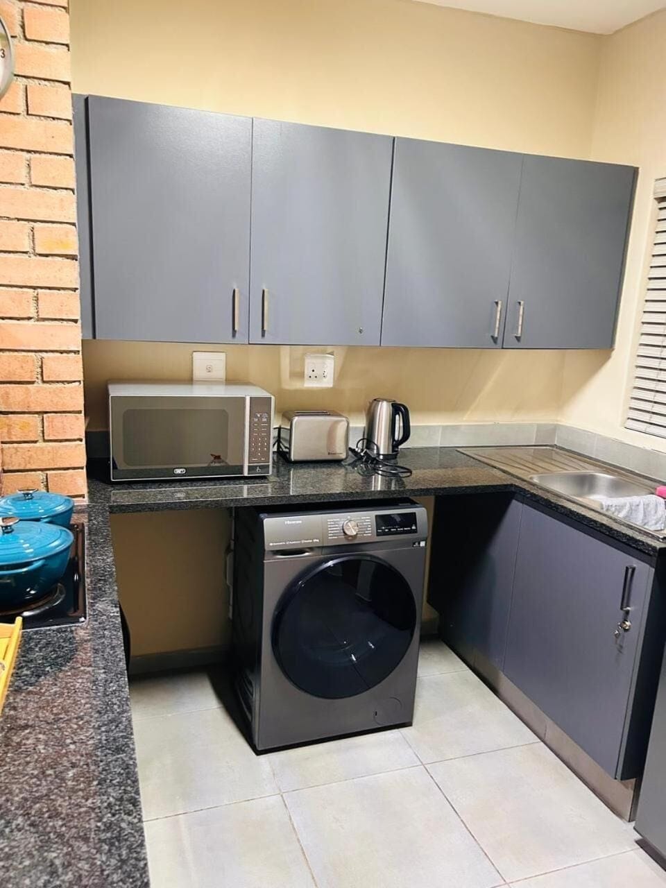 Apartment, 2 Bedrooms, Balcony | Laundry