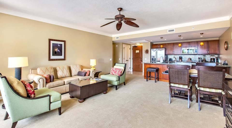 Bright and airy living space perfect for relaxing with family HKH-229