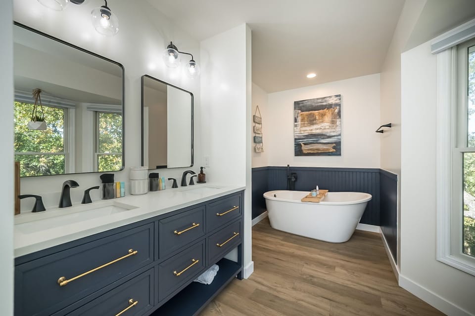 Main bathroom with soaking tub