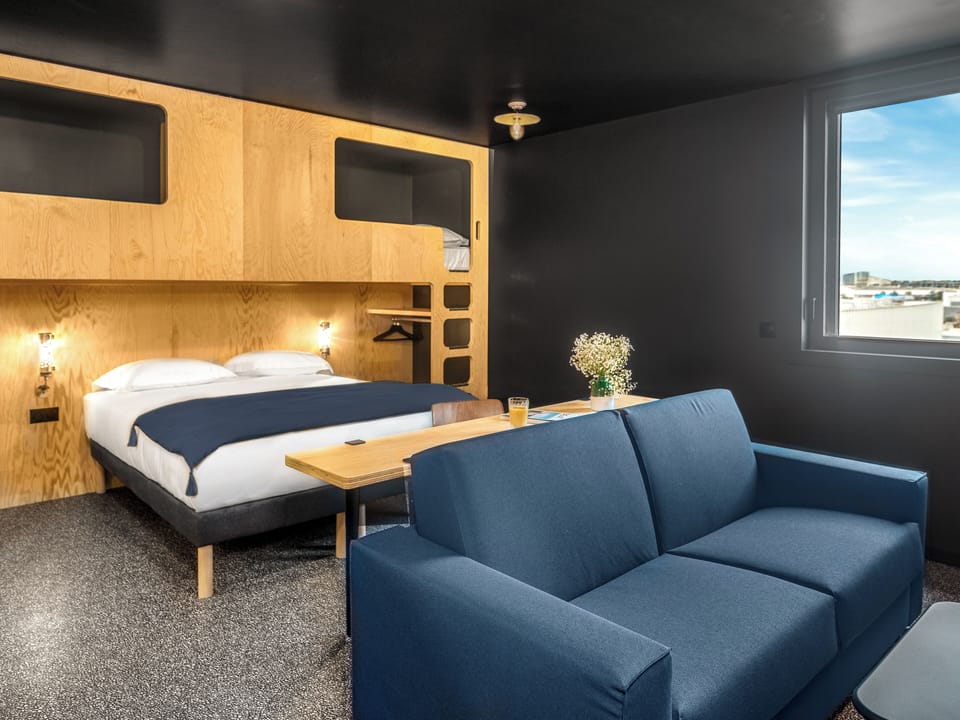 Soundproofing, free WiFi, bed sheets
