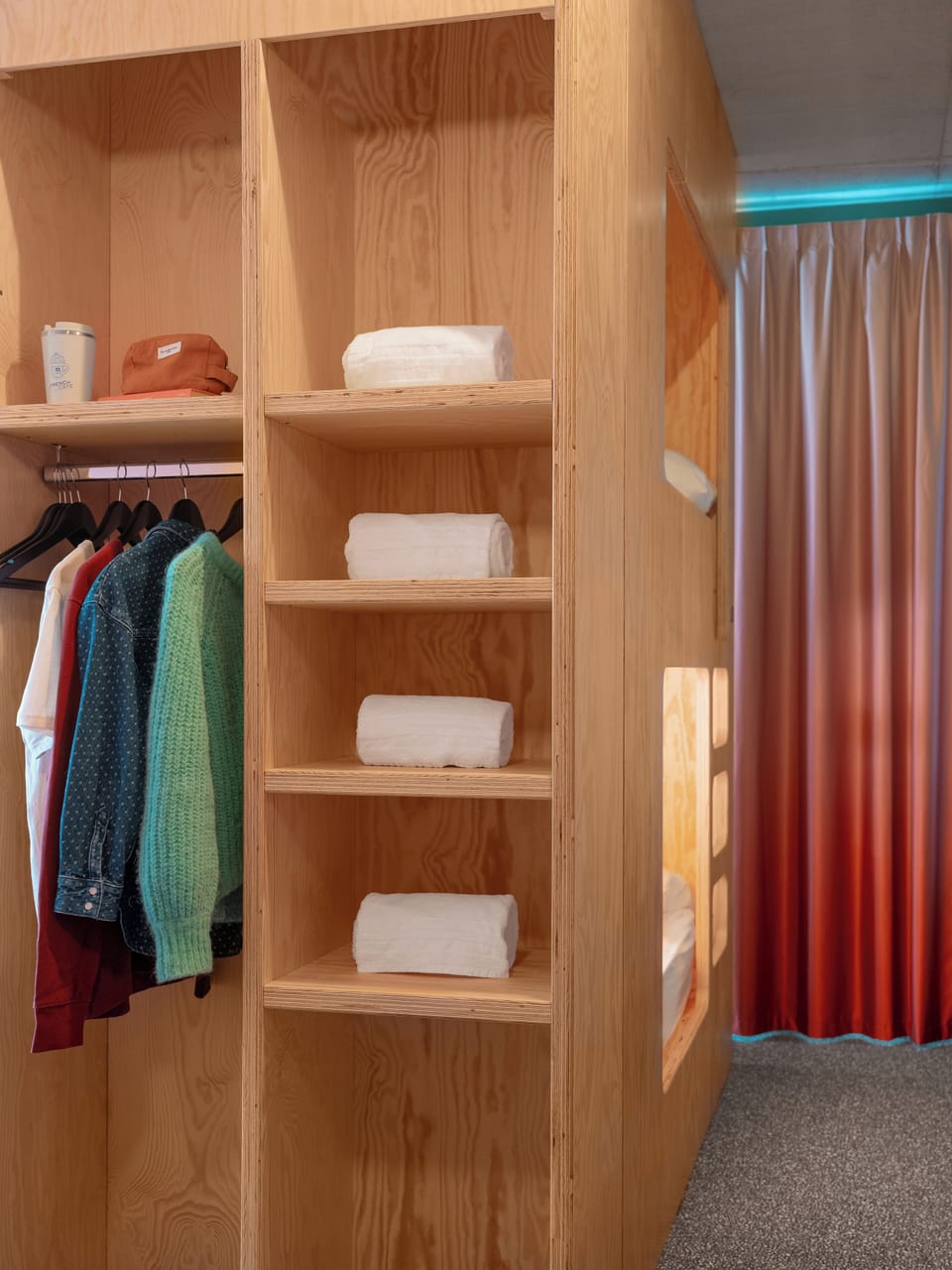 Eklo Family for 4 persons XL | Soundproofing, free WiFi, bed sheets