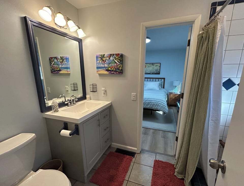 Full bath with shower adjacent to the primary bedroom