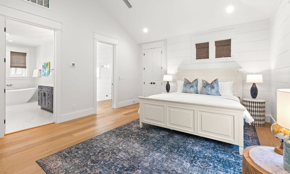 3rd Floor King Suite - "Ocean Blue"