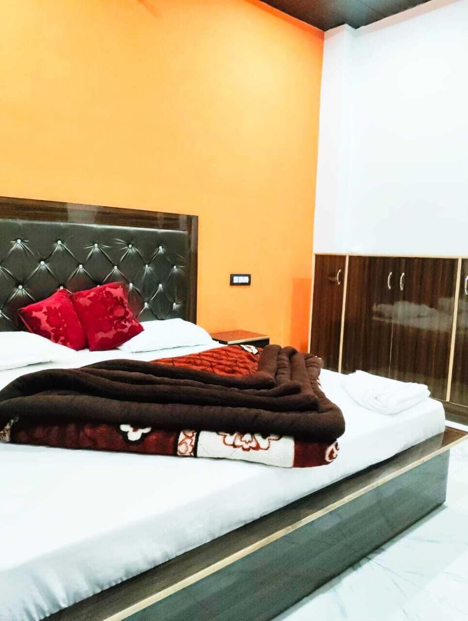Comfort Double Room Single Use, Valley View | Desk