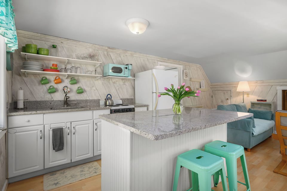 The efficient food prep polished granite island and open shelving