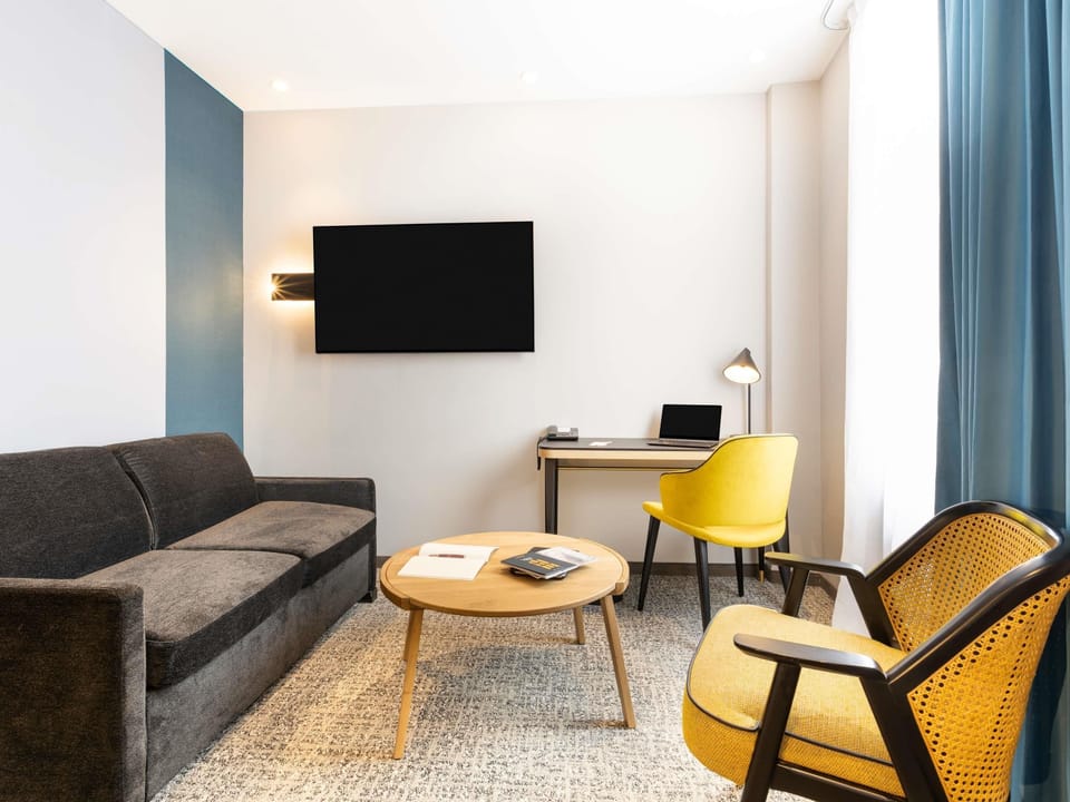 Premium bedding, pillowtop beds, in-room safe, desk