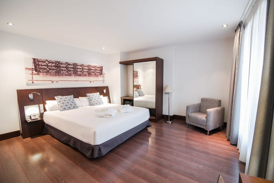 Double Room, Terrace | Minibar, in-room safe, desk, blackout drapes