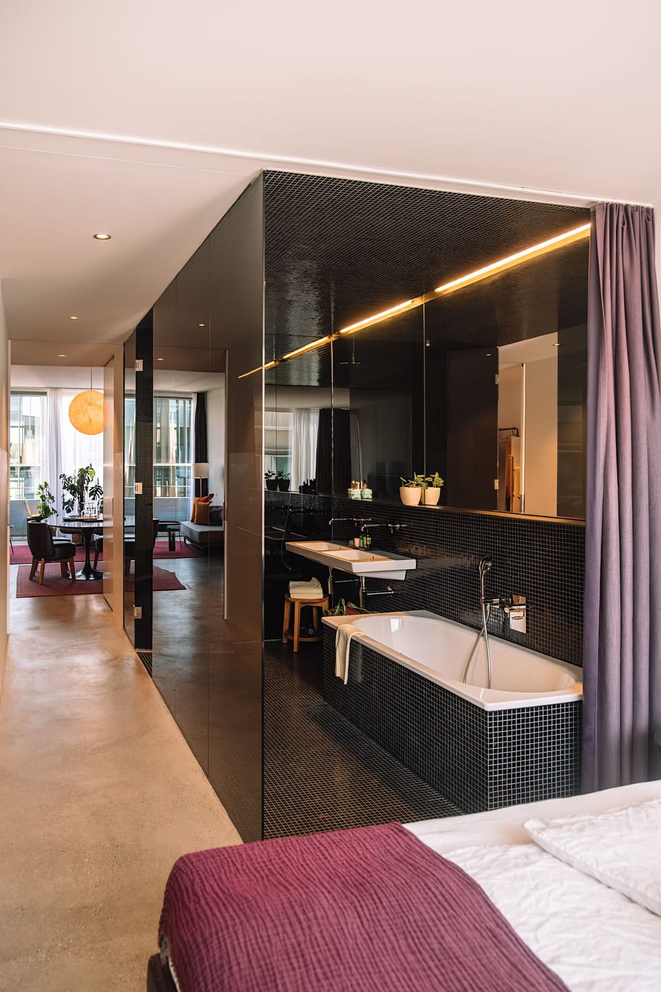 Design Penthouse Suite  | Bathroom | Free toiletries, hair dryer, bathrobes, slippers