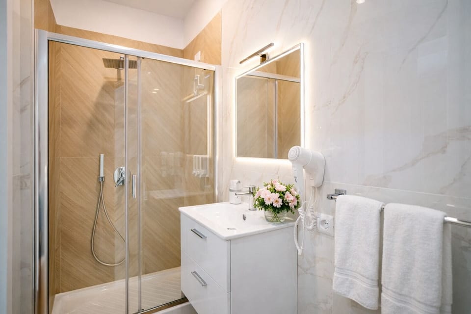 Basic Room, Balcony, City View | Bathroom | Shower, rainfall showerhead, eco-friendly toiletries, hair dryer