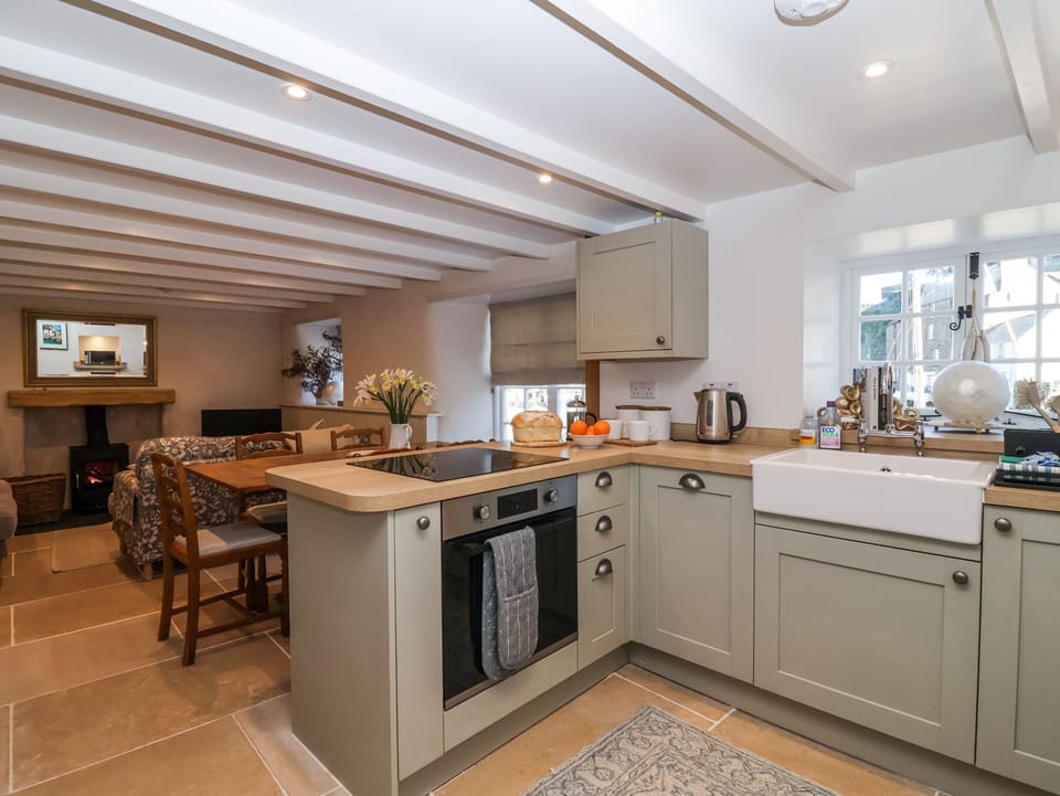 Cottage | Private kitchen | Fridge, microwave, dishwasher, toaster