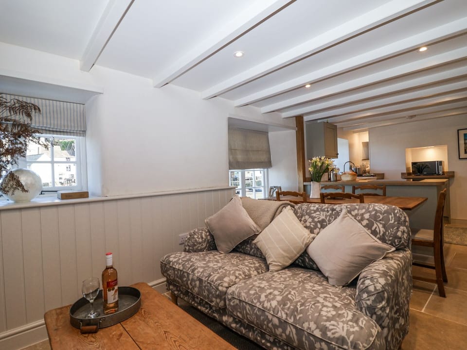 Cottage | Living area | Fireplace