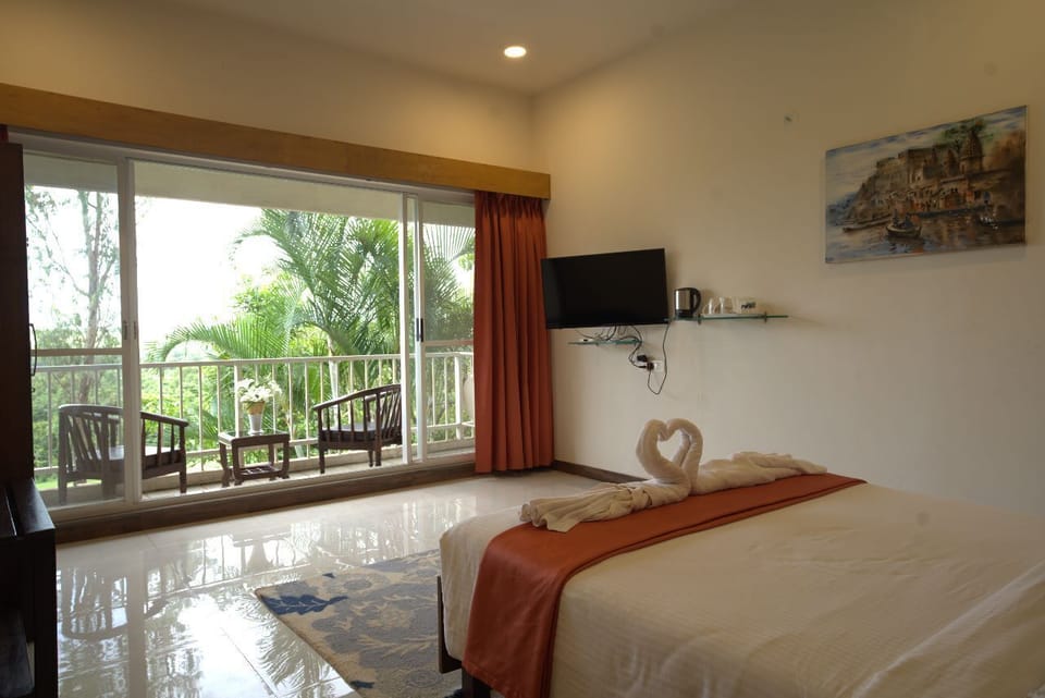 Premium room | In-room safe, soundproofing, iron/ironing board, free WiFi
