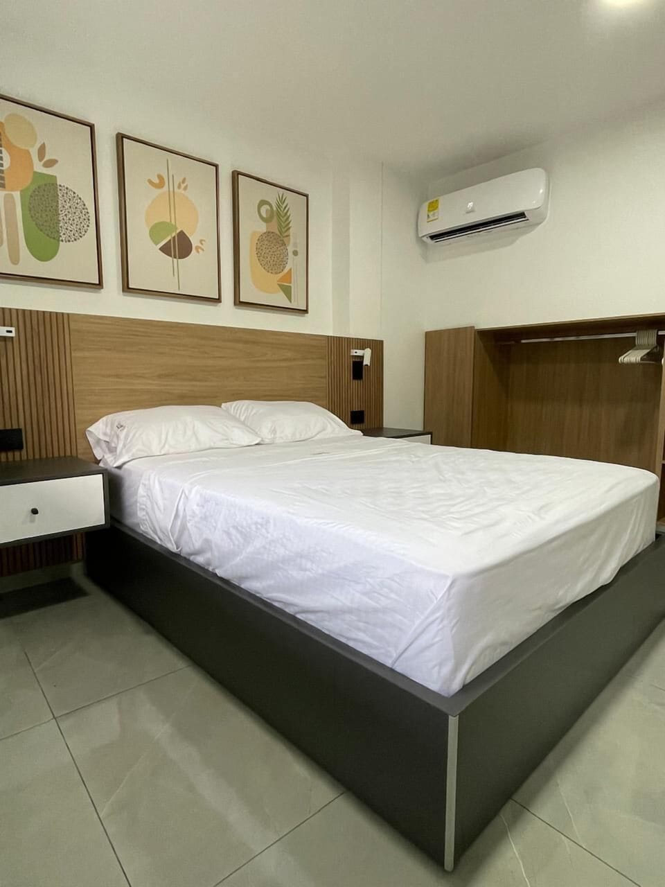 Standard Double Room, Roll-in Shower, Bay View | WiFi (free)