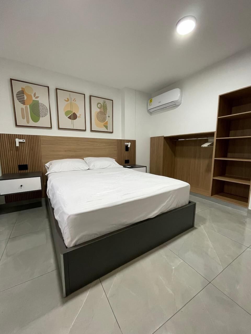 Standard Double Room, Roll-in Shower, Bay View | WiFi (free)