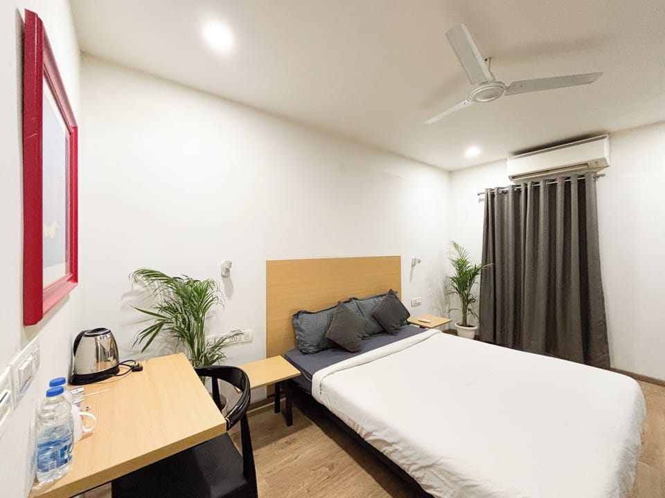 Studio, City View | Desk, laptop workspace, free WiFi