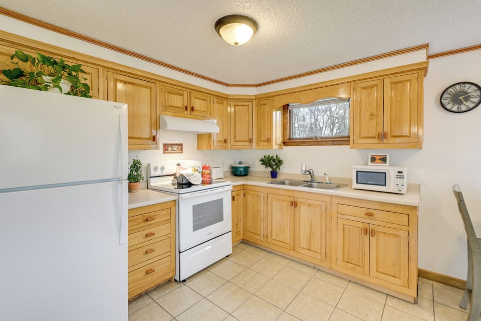 Kitchen | Keurig/Drip Coffee Maker | Toaster | Crockpot | Cooking Basics