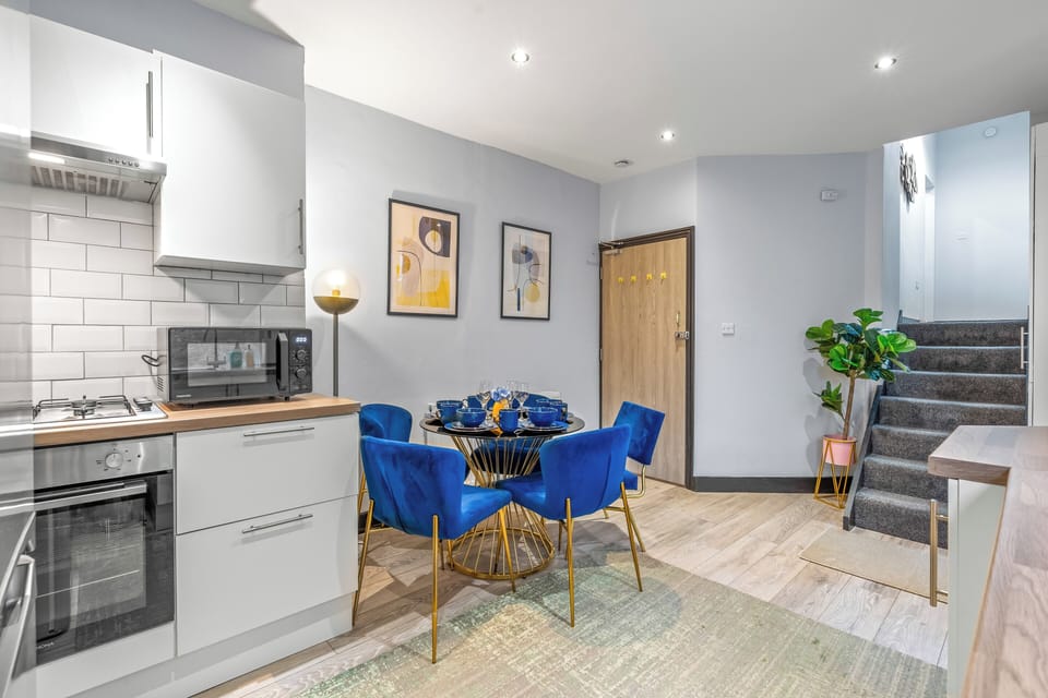 House | Private kitchen | Fridge, microwave, oven, stovetop