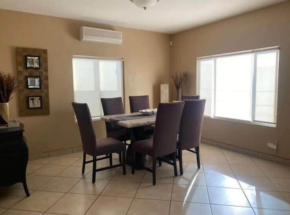 Family House, Sea View | In-room dining