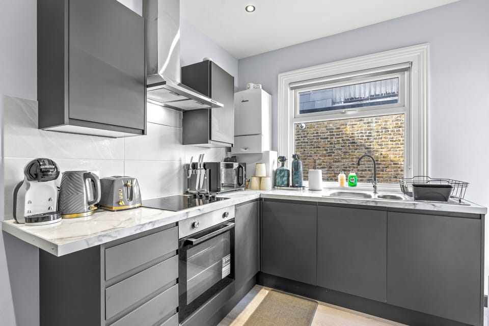 House | Private kitchen | Fridge, microwave, oven, stovetop