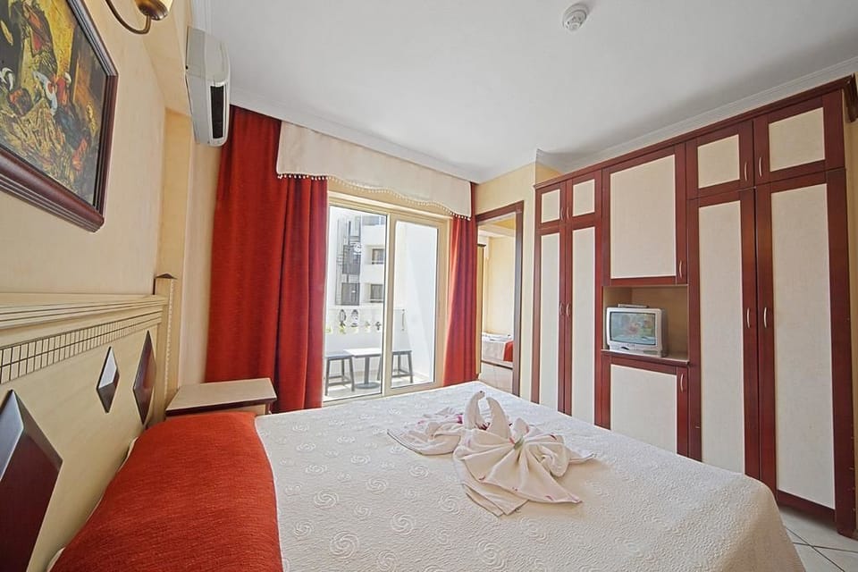 Standard Room | Desk, free cribs/infant beds, WiFi, wheelchair access