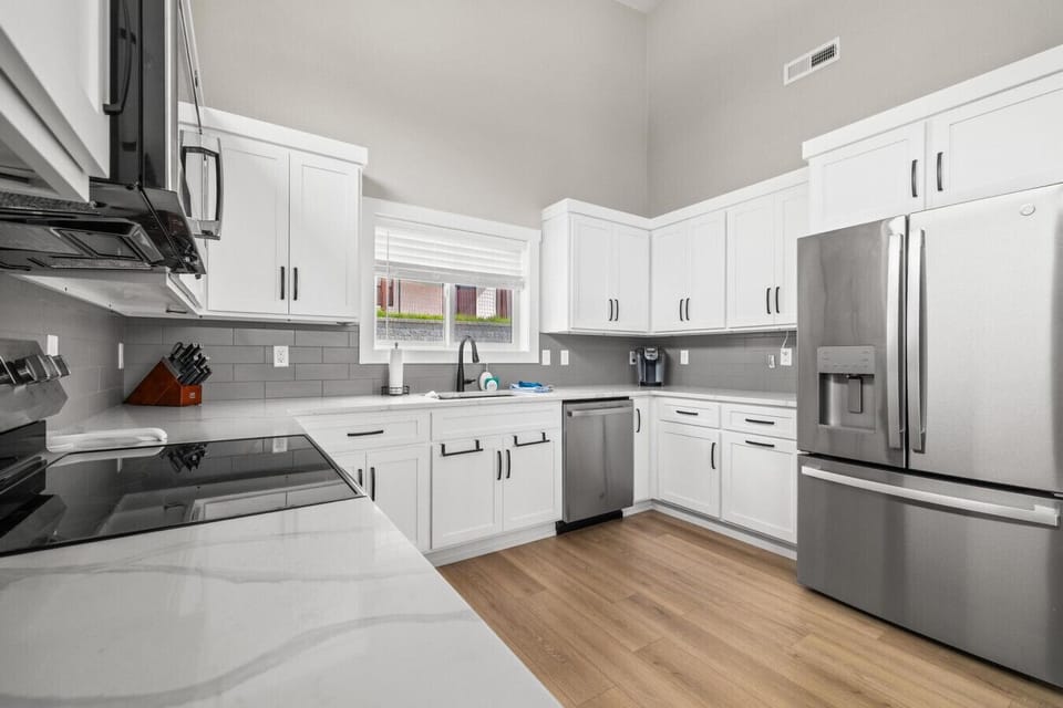 A bright, fully equipped kitchen ready for everything from quick breakfasts to family dinners.