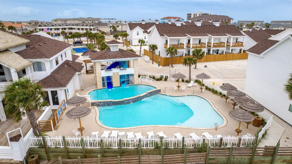 Main slide pool at Aruba Bay