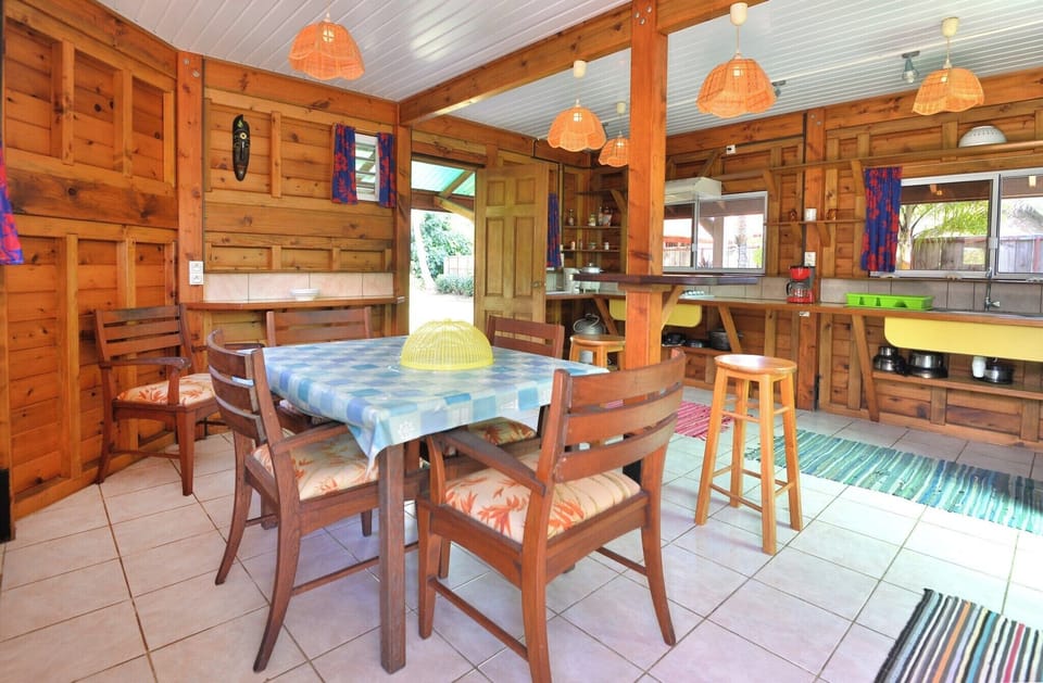 Family Room, Mountain View | Private kitchen | Fridge, microwave, oven, cookware/dishes/utensils