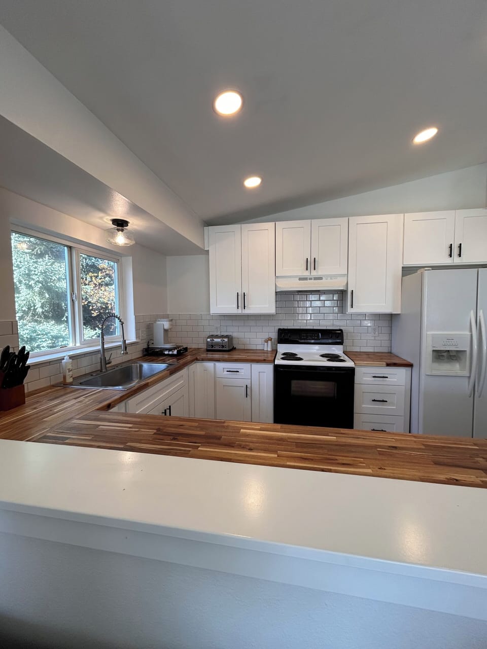 Bright and clean kitchen 