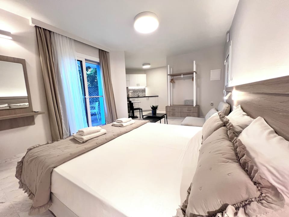 Economy Studio, Patio | In-room safe, soundproofing, iron/ironing board, free WiFi