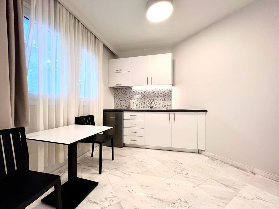 Economy Studio, Patio | In-room dining