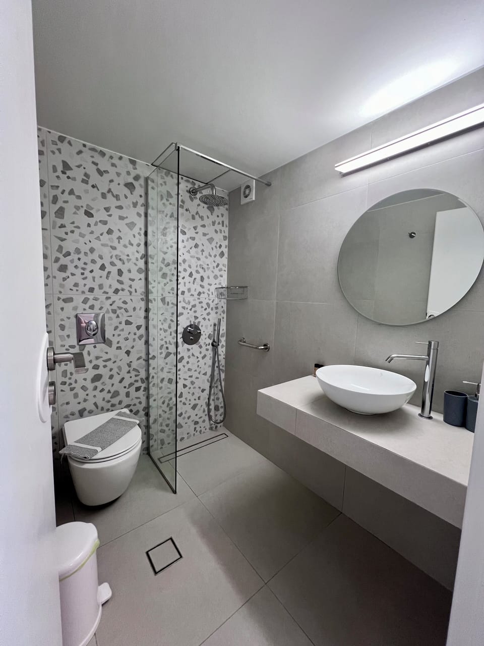 Economy Apartment, 1 Bedroom, Patio | Bathroom | Shower, free toiletries, hair dryer, towels