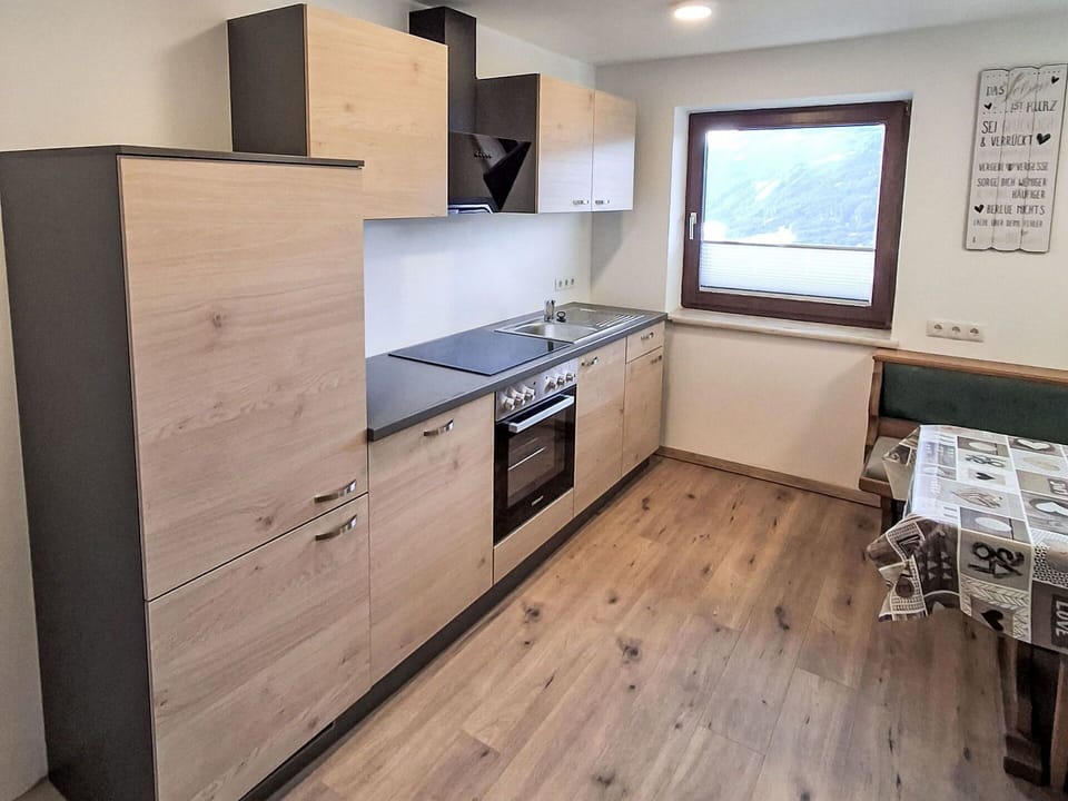 Wood, Flooring, Interior Design, Floor, Wood Flooring, Cabinetry, Furniture, Apartment, Home, Room