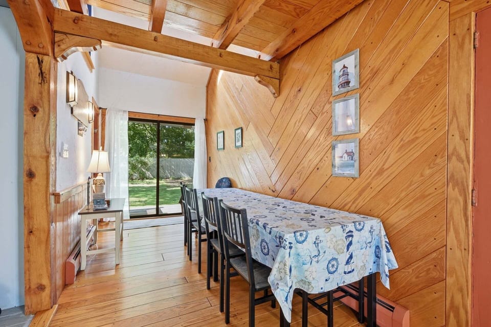 Dining area off kitchen