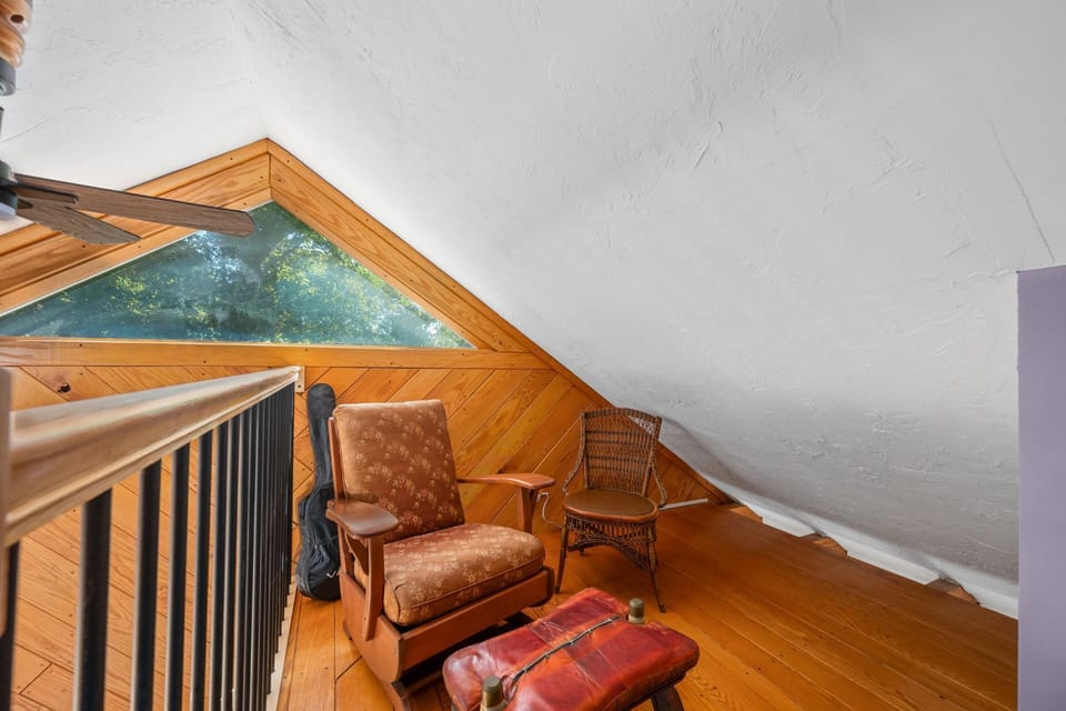 Sitting area off of Bedroom 3: 2nd Floor