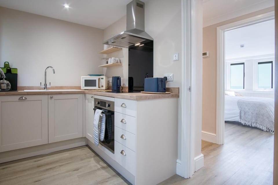 Waterfront 1 - 1 Bedroom Apartment - Wisemans Bridge (25431)