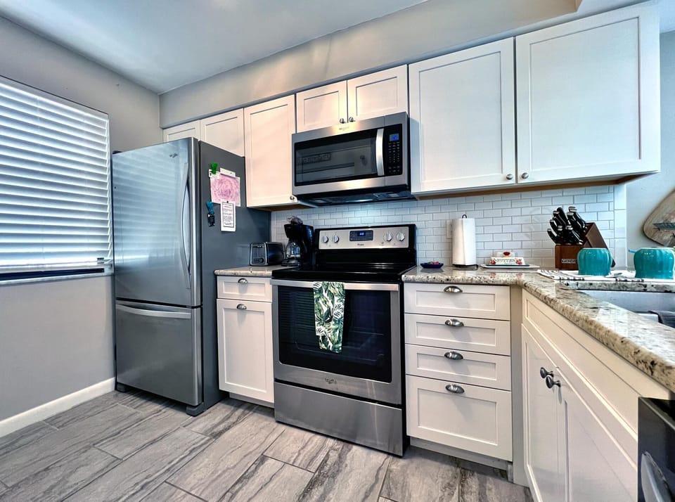 2BR Sandpiper Key - Walk to Beach & Dining (2867)