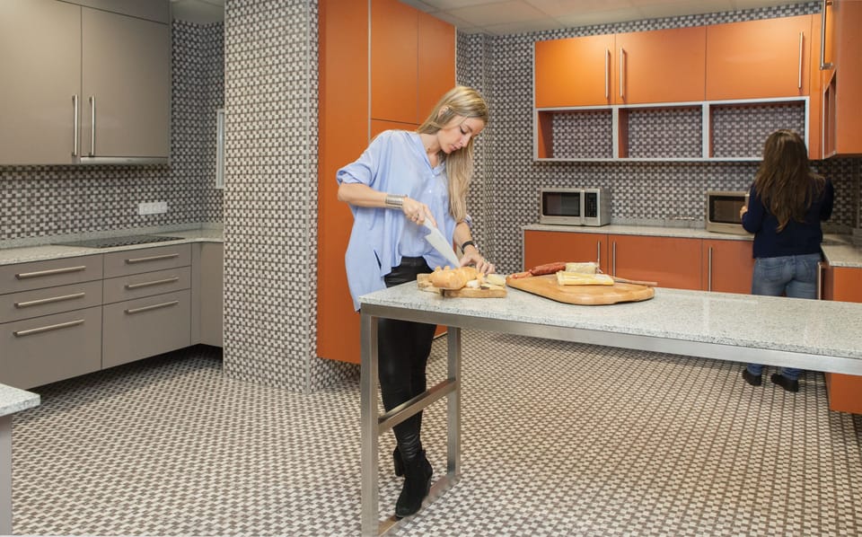 Full-size fridge, microwave, stovetop, coffee/tea maker