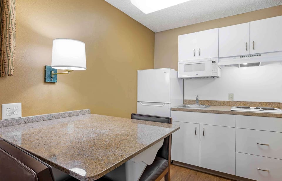 Studio, 2 Double Beds, Non Smoking | Private kitchen | Fridge, microwave, stovetop, coffee/tea maker