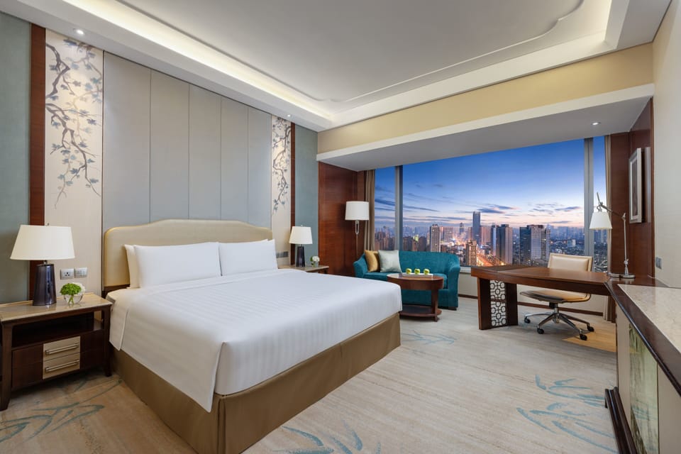 Deluxe Room, 1 King Bed | 1 bedroom, down comforters, minibar, in-room safe