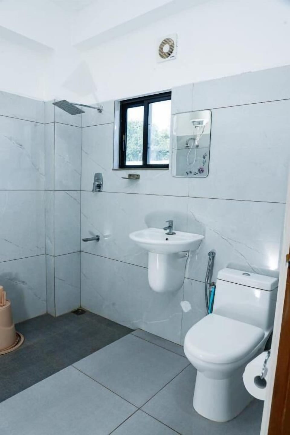 Shower, free toiletries, hair dryer, bathrobes