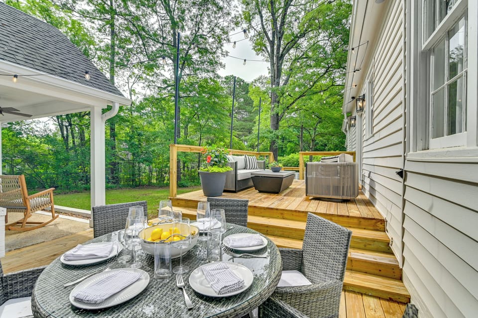 Deck | 2-Story Home