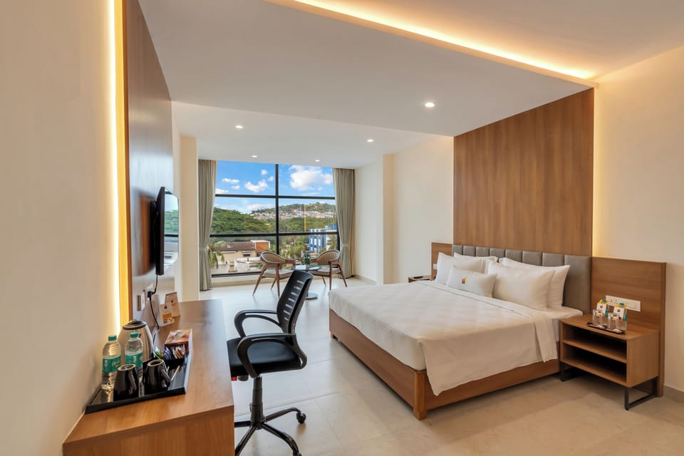 Deluxe Double Room | Desk, iron/ironing board, free WiFi