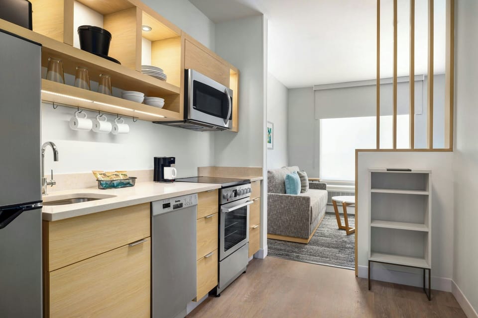 Suite, 1 Bedroom, Corner | Desk, iron/ironing board, free WiFi, bed sheets