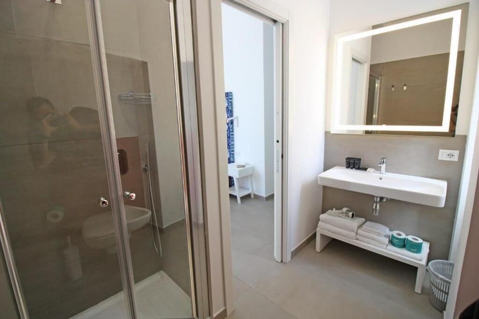 Standard Room | Bathroom | Free toiletries, hair dryer, bidet, towels