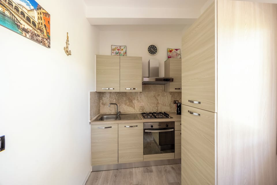 Deluxe Villa, Non Smoking, Garden View | Private kitchen | Microwave, oven, stovetop, toaster