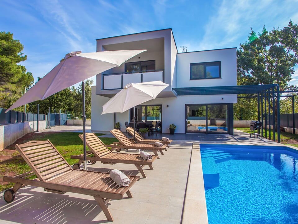 Apartment, Chair, Balcony, Resort, Hotel, Bay, Kitchen & Dining Room Table, Outdoor Furniture, Resort Town